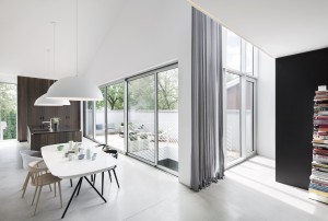 Holy Cross House in Montréal by Thomas Balaban Architecte
