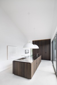 Holy Cross House in Montréal by Thomas Balaban Architecte